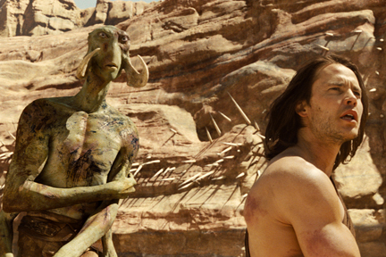 Taylor Kitsch (right) as John Carter, opposite Willem Dafoe as the voice of Tars Tarkas (left).